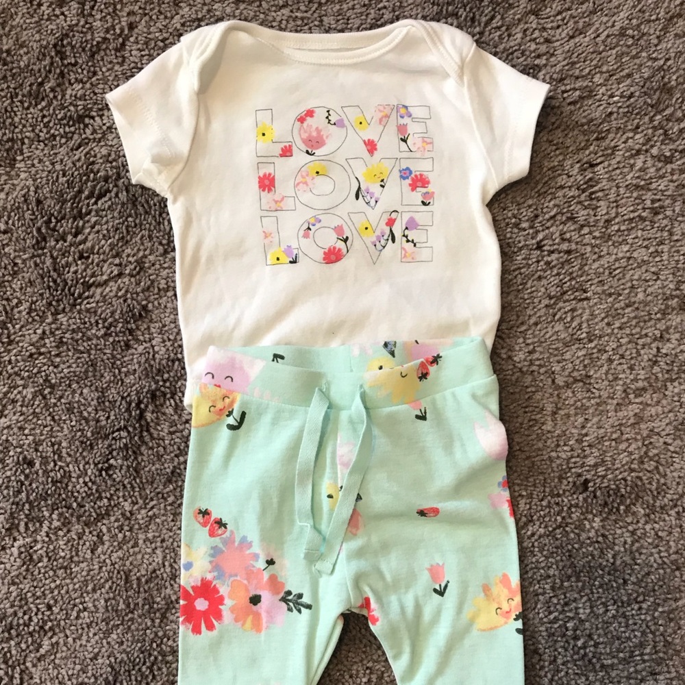 Old Navy 0-3 M LOVE shirt, floral baby outfit